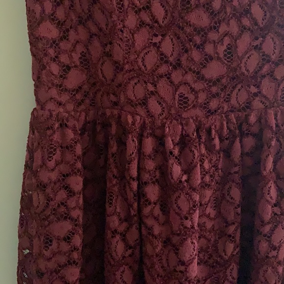 Talula Belgravia Lace Dress in Burgandy - Picture 3 of 7